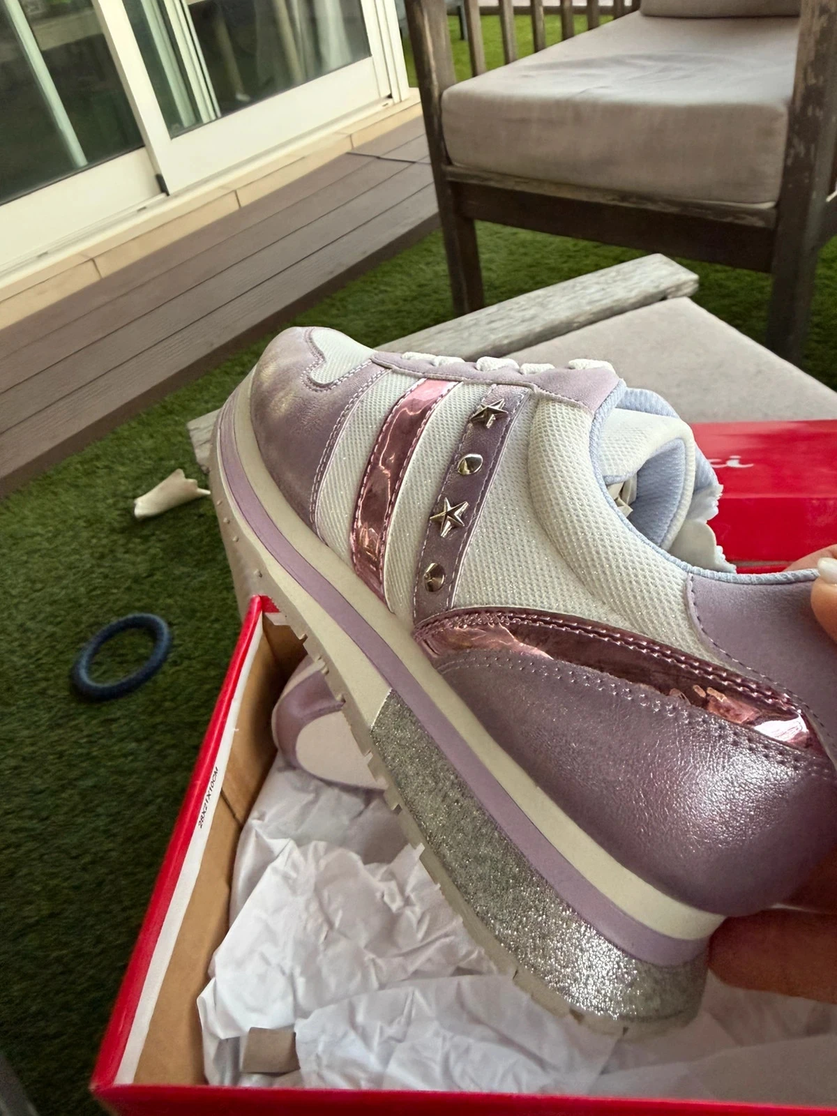 Lila en witte sportschoenen met glitterende details – photo 5